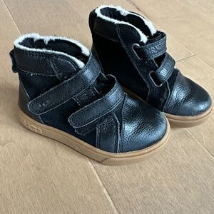 Ugg toddler boots size 8